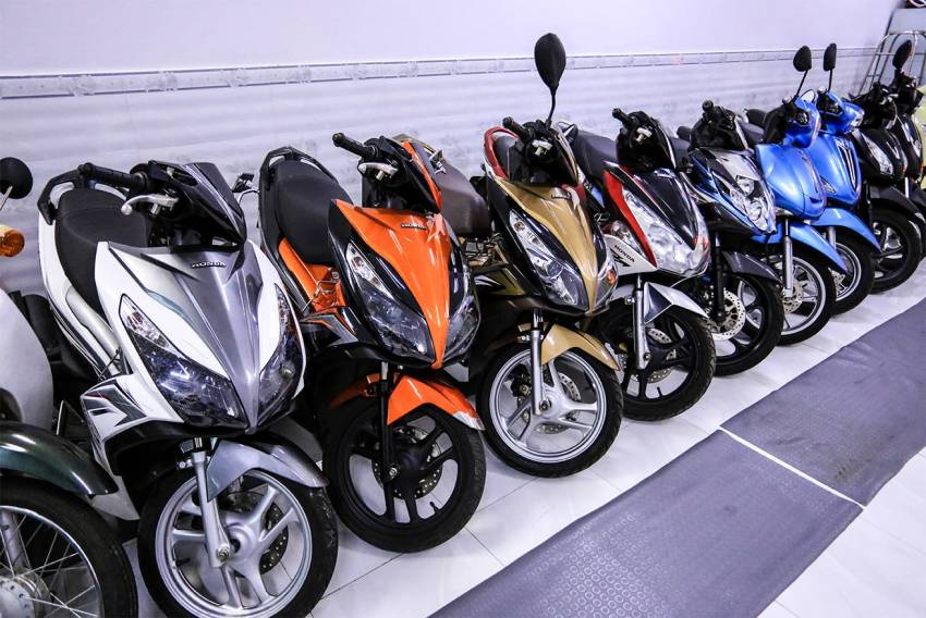 Kiểm tra tình trạng xe trước khi nhận